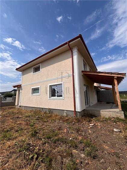 Duplex cu 4 camere cu Canalizare în Moșnița Nouă