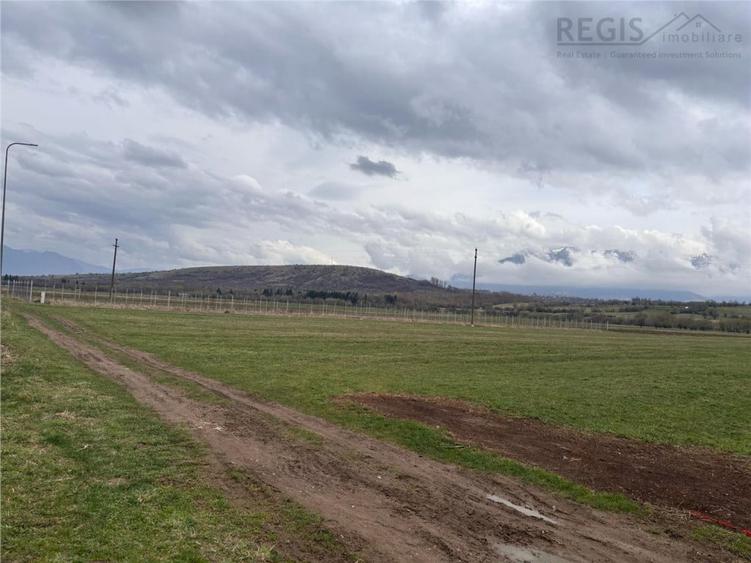 Teren de 2396 mp, în Zărnești