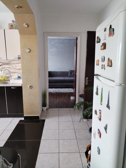 Apartament cu 3 camere decomandat în Exterior Vest