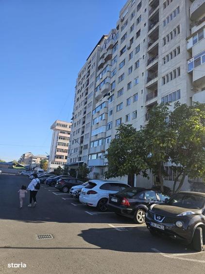 Apartament cu 3 camere în Micro 11