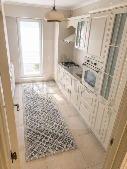 Apartament cu 3 camere decomandat, mobilat în Central