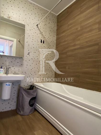 Apartament cu 3 camere decomandat, mobilat în Sud