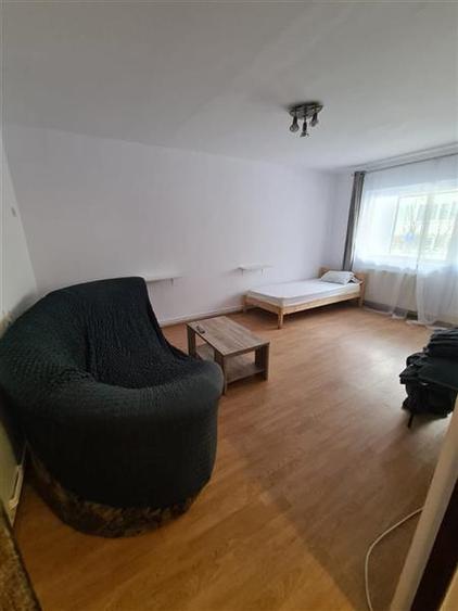 Apartament cu 3 camere decomandat, mobilat în Răcădău