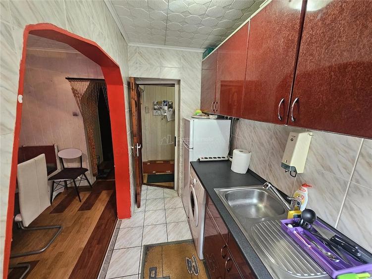 Apartament cu 3 camere semidecomandat în Micro I