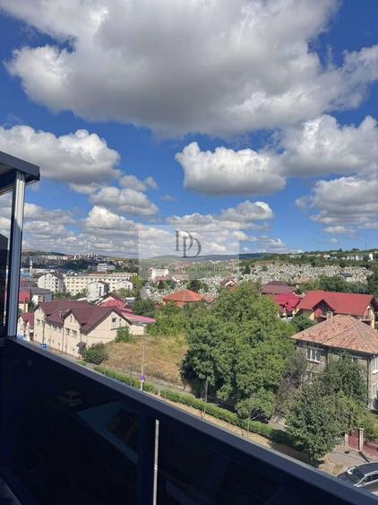 Apartament cu 3 camere semidecomandat, mobilat în Dâmbul Rotund