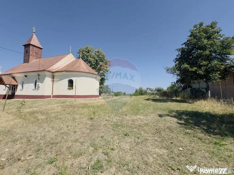 Teren de 2841 mp, în Apateu