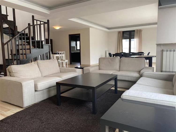 Apartament cu 5 camere decomandat, mobilat în Herăstrău