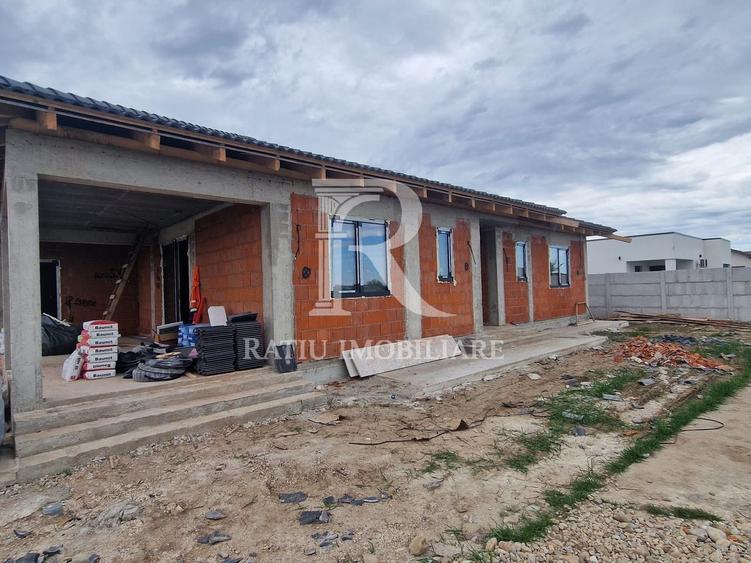 Casă individuală cu 4 camere cu Canalizare în Sântandrei
