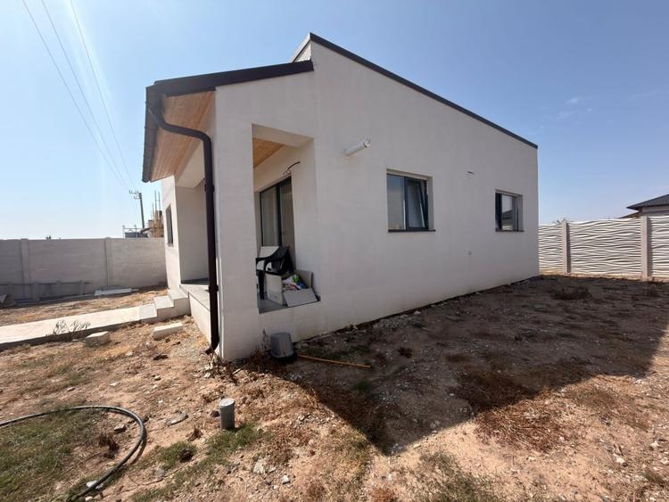 Casă individuală cu 3 camere cu Canalizare în Cârcea