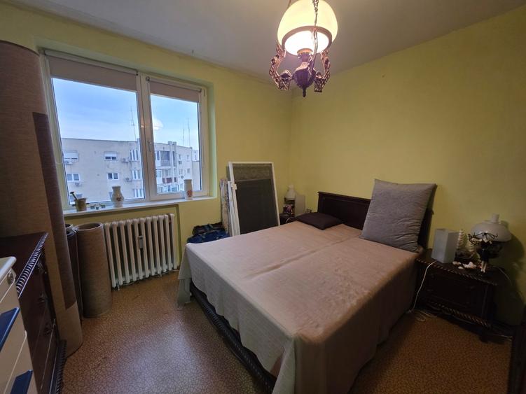 Apartament cu 3 camere decomandat în Tineretului