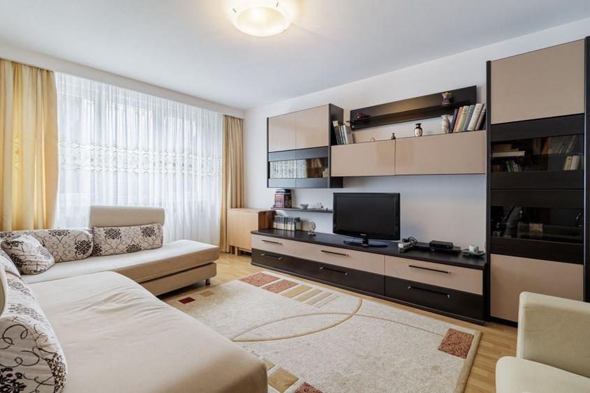 Apartament cu 3 camere decomandat în Valea Oltului