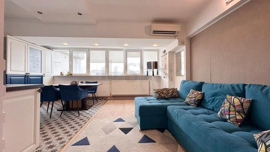 Apartament cu 3 camere semidecomandat, mobilat în P-ța Victoriei