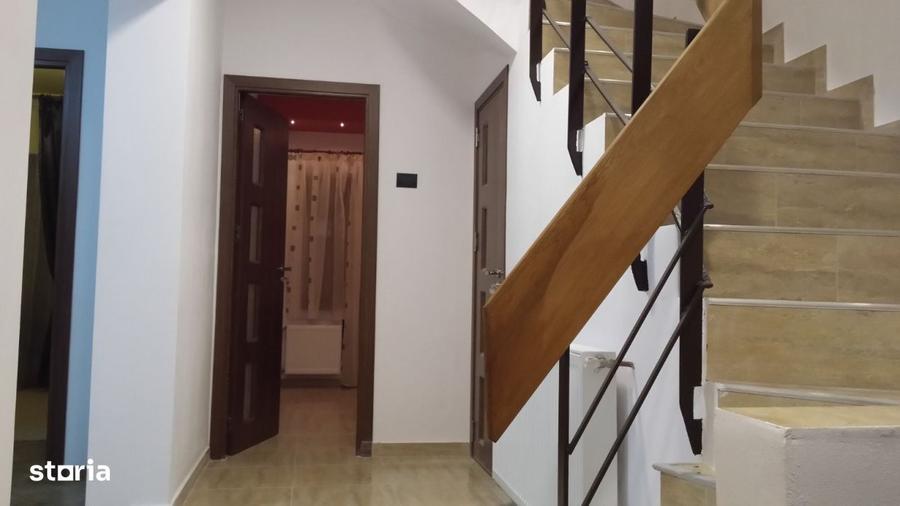 Casă cu 4 camere în Ungureni