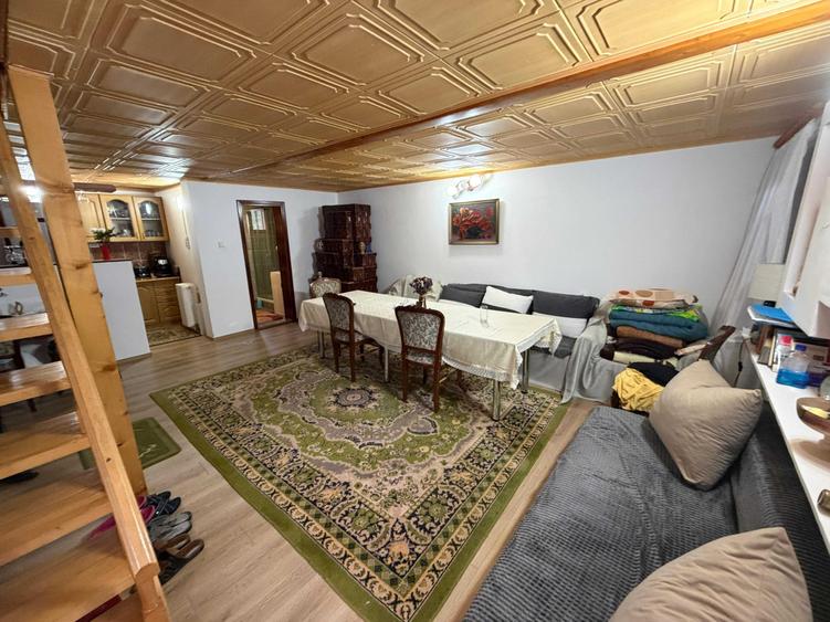 Casă cu 4 camere decomandat în Izvoare