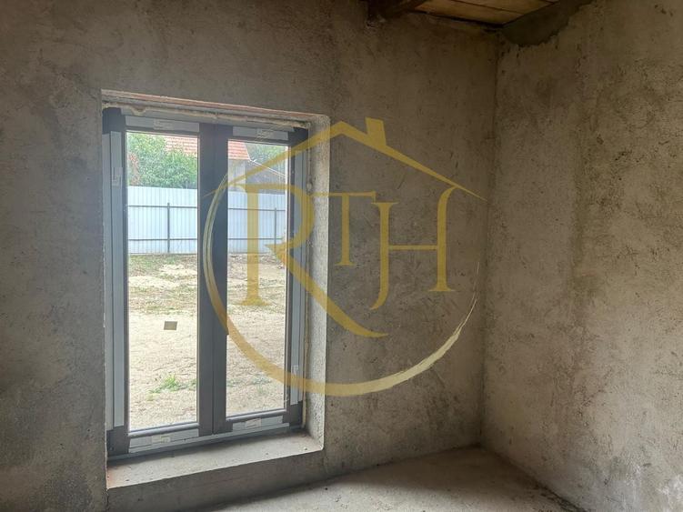 Casă individuală cu 6 camere cu Canalizare în Balinț