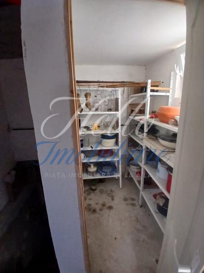 Casă individuală cu 3 camere cu Canalizare în Luna de Sus