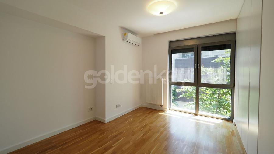 Apartament cu 4 camere decomandat în Băneasa