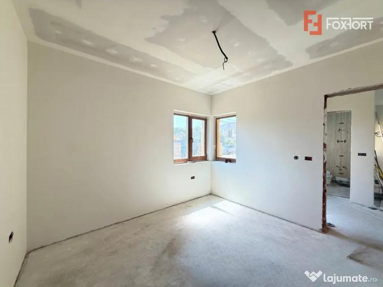 Casă cu 5 camere cu Teren 348 Mp în Săcălaz