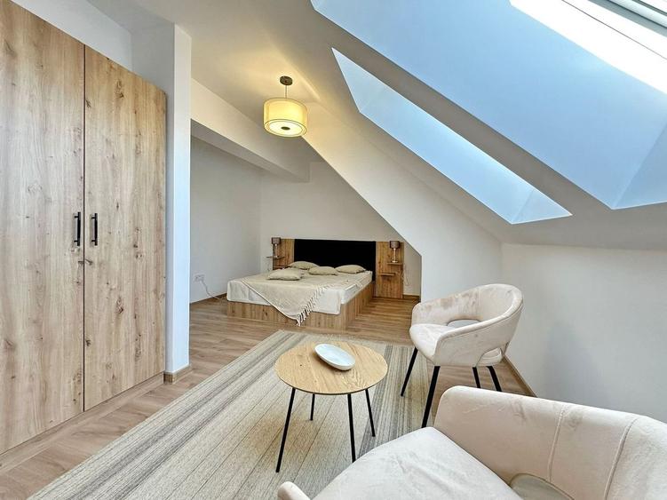 Apartament cu 4 camere decomandat în Tractorul