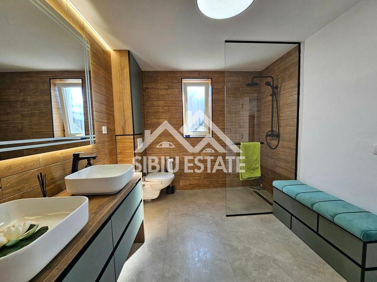 Casă individuală cu 7 camere cu Canalizare în Tineretului