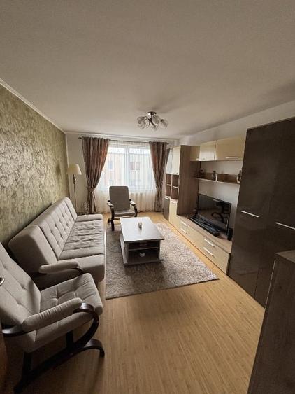 Apartament cu 3 camere decomandat, mobilat în Tudor