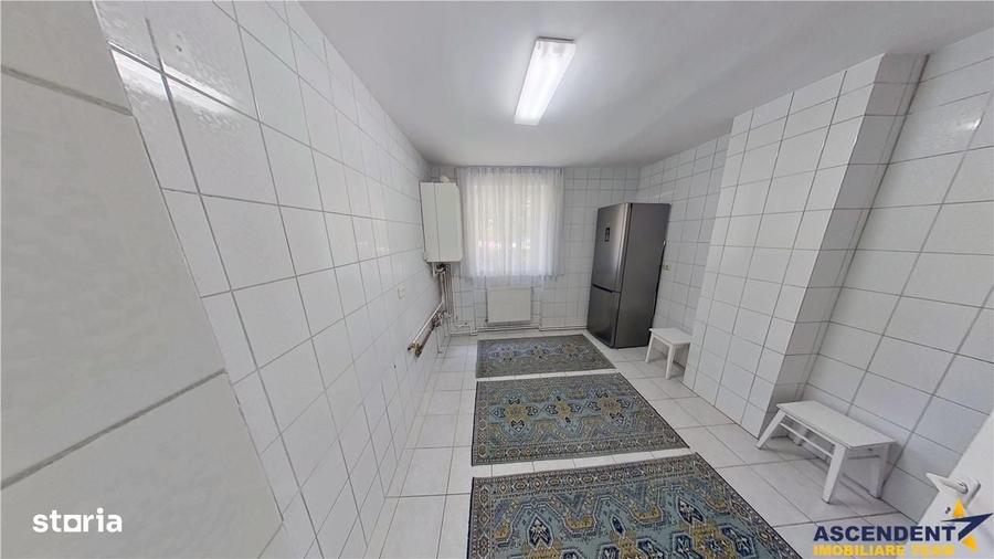 Apartament cu 3 camere decomandat în Calea București