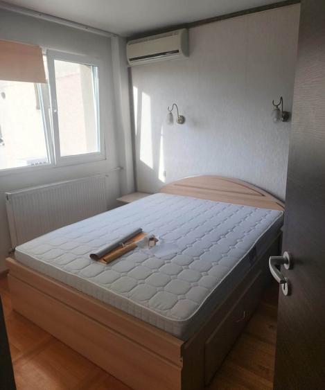 Apartament cu 3 camere decomandat în Drumul Taberei