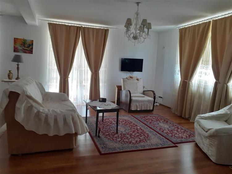 Casă individuală cu 3 camere cu Canalizare în Vadu Săpat