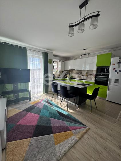 Apartament cu 3 camere semidecomandat, mobilat în Florești