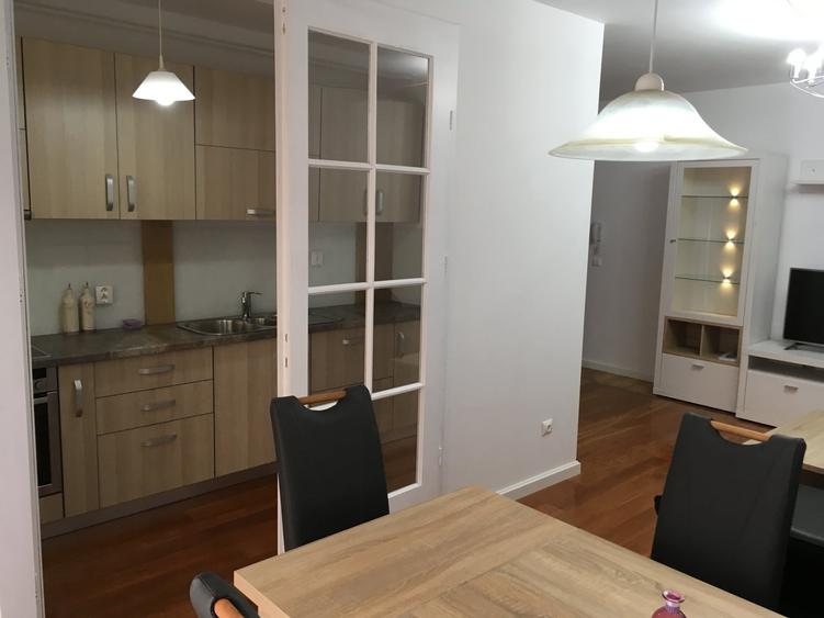 Apartament cu 3 camere semidecomandat, mobilat în Lazaret