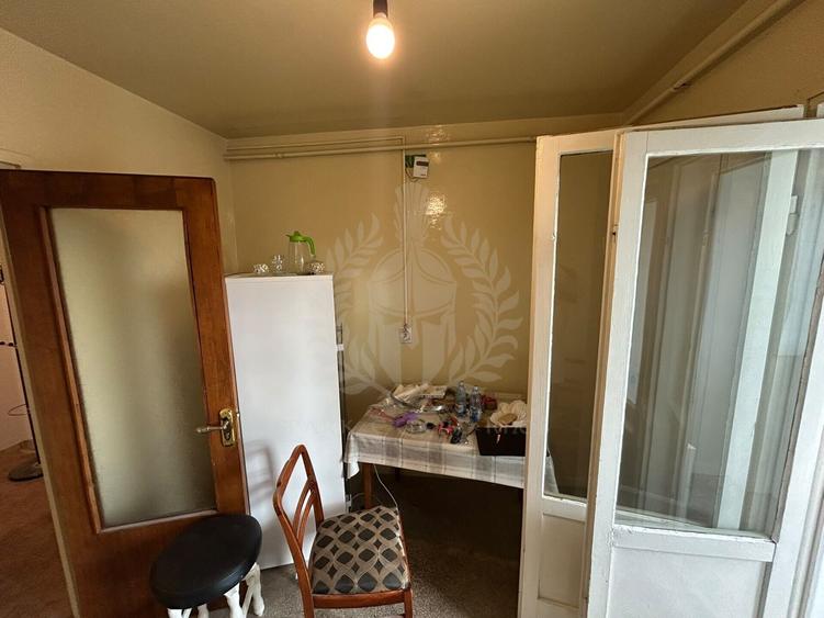 Apartament cu 4 camere decomandat în Sud