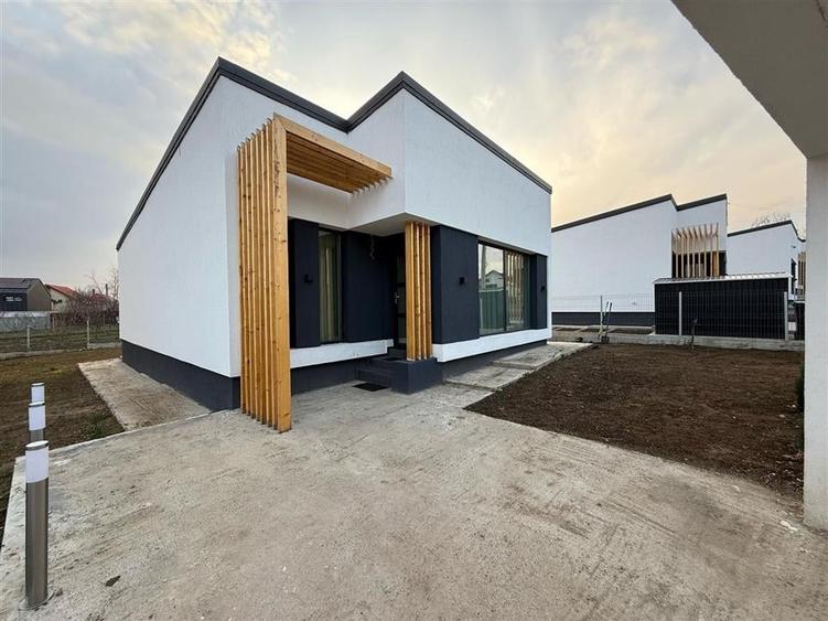 Casă individuală cu 4 camere cu Teren 530 Mp în Valea Ursului