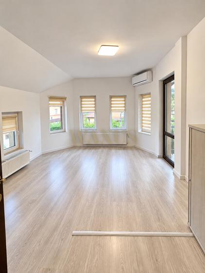 Casă individuală cu 6 camere cu Teren 400 Mp în Florești