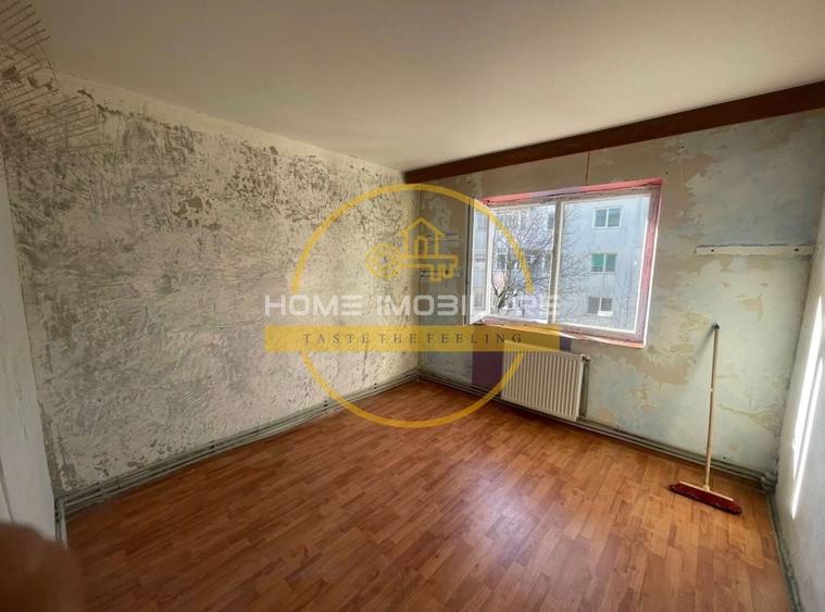 Apartament cu 4 camere decomandat, mobilat în Alexandru cel Bun