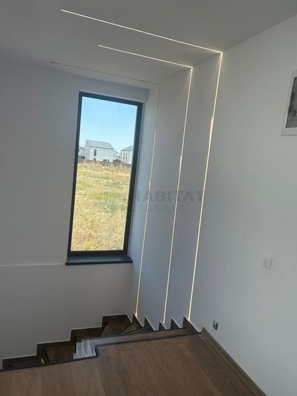 Casă individuală cu 4 camere cu Canalizare în Tunari