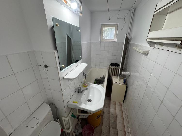 Apartament cu 3 camere semidecomandat, mobilat în I. C. Brătianu
