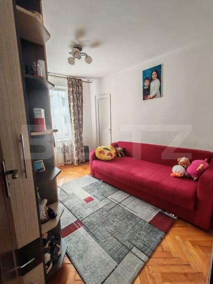 Apartament cu 4 camere decomandat, mobilat în Independenței