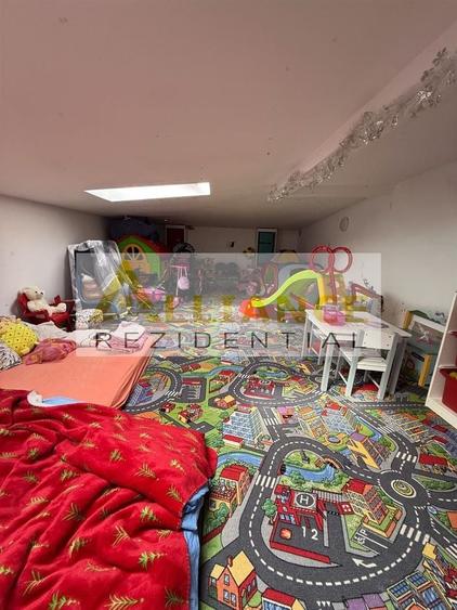Apartament cu 4 camere semidecomandat, mobilat în Rahova