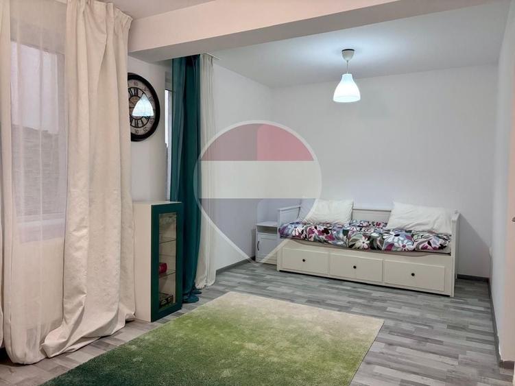 Apartament cu 2 camere, mobilat în Periferie