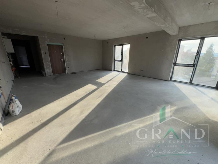 Apartament cu 4 camere semidecomandat în Andrei Mureșanu