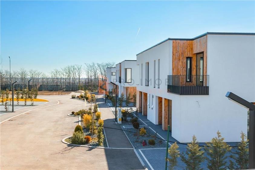 Duplex cu 4 camere cu Piscina în Mărăcineni
