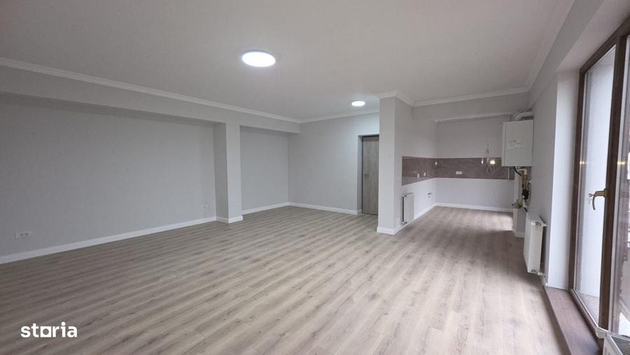 Apartament cu 3 camere semidecomandat în Dămăroaia