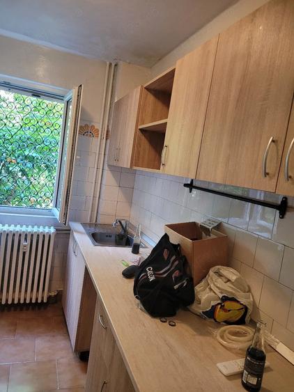 Apartament cu 3 camere semidecomandat în Militari