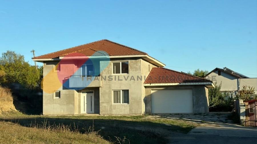 Casă individuală cu 5 camere cu Canalizare în Iris