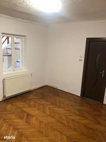 Casă cu 5 camere cu Teren 200 Mp în Andrei Mureșanu