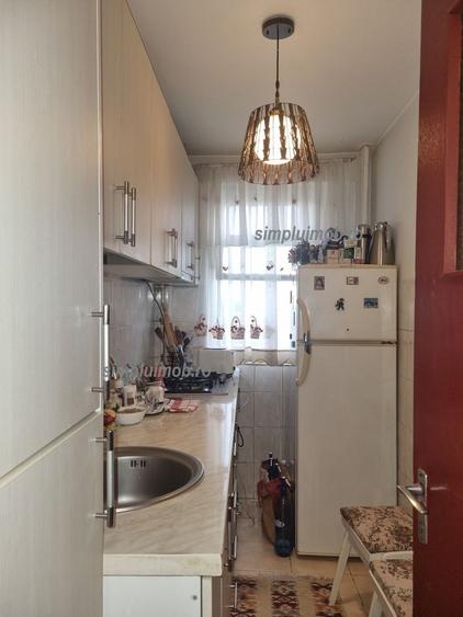 Brancoveanu 2 camere decomandat Huedin Sector 4 - 6