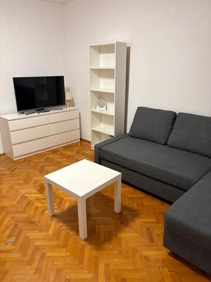 Garsonieră decomandată în Titan