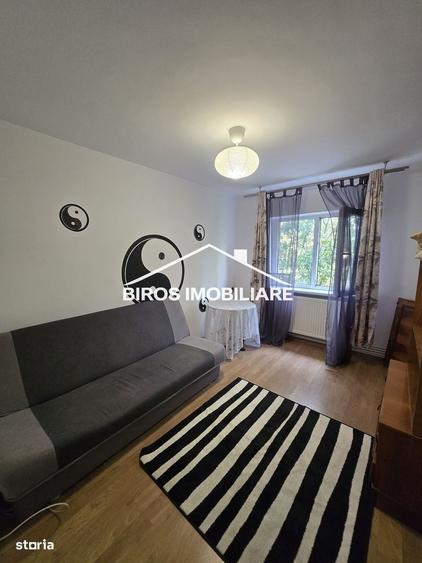 Apartament cu 3 camere decomandat în Rovine