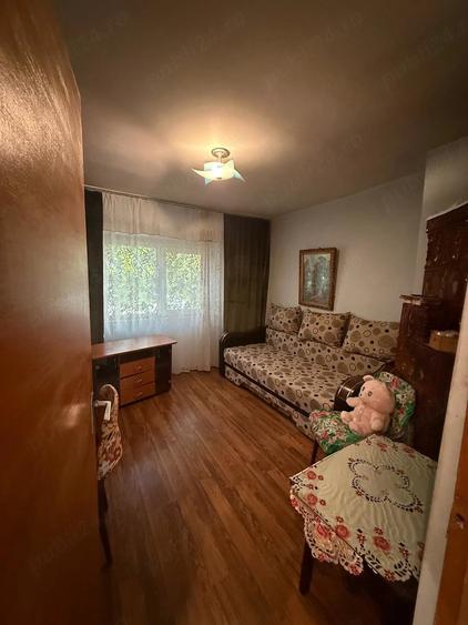 Apartament cu 4 camere decomandat în Central