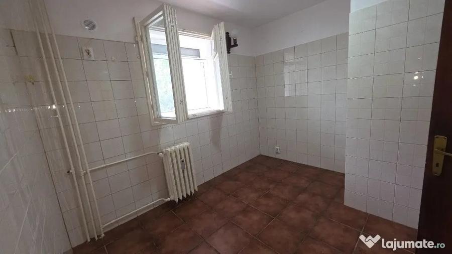 Apartament cu 2 camere decomandat în Titan